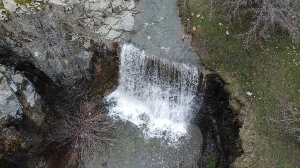 Eriyen Karlar Yozgat’ın Gizli Şelalesini Hayata Döndürüyor