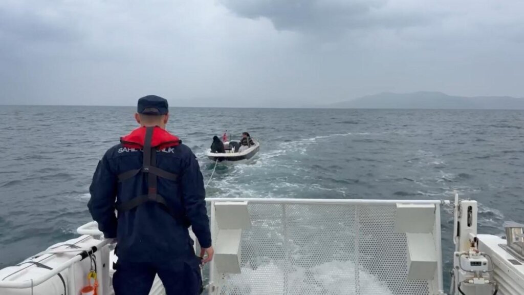 Kuşadası’nda Motor Arızası ile Sürüklenen Tekne Dramı: İki Kişi Kurtarıldı
