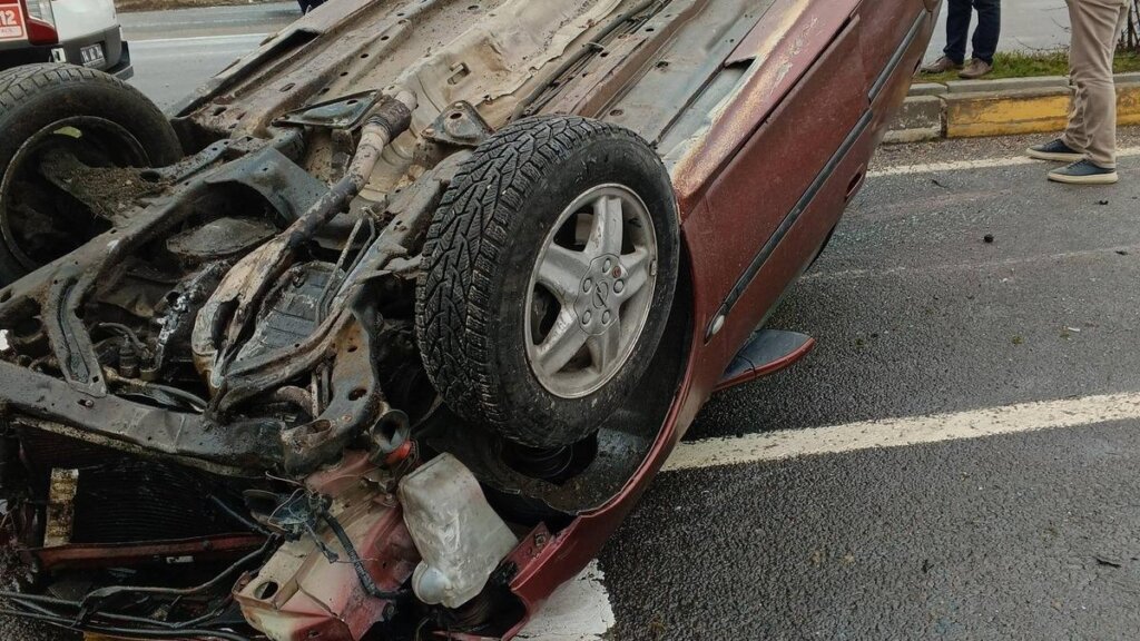 Bolu’da Otomobil Kazası: Kontrolden Çıkan Araç Takla Attı, 1 Kişi Yaralandı!