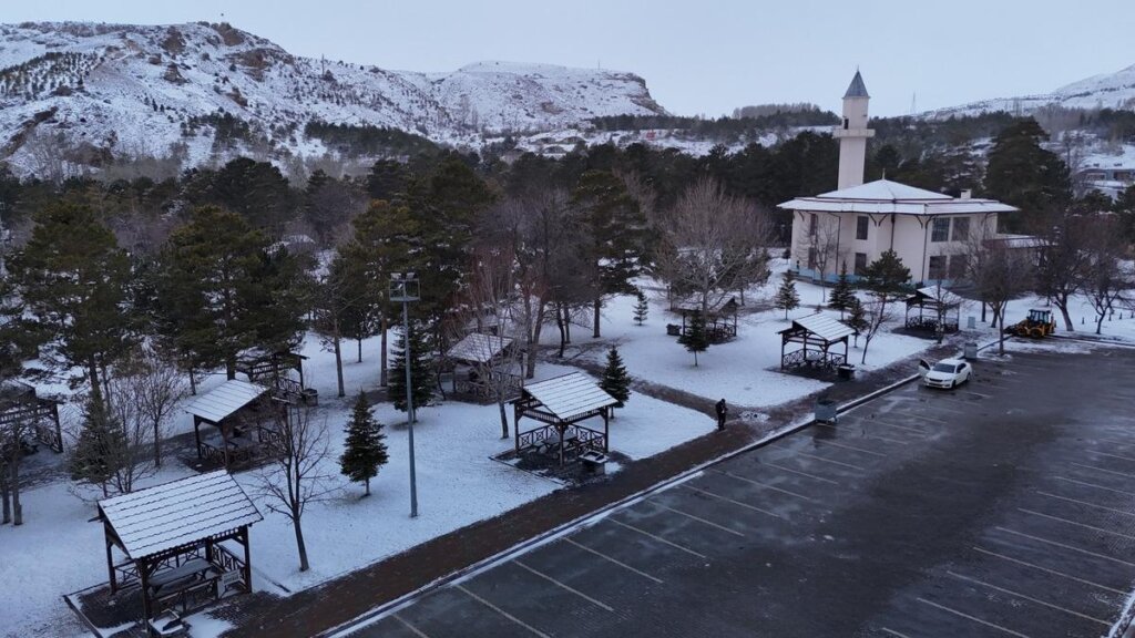 Sivas’ta Karın Bitmeyen Dansı: Şehir Yeniden Beyaza Büründü