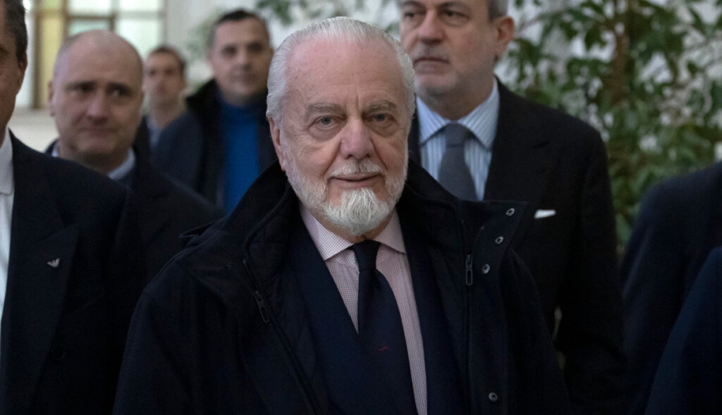Napoli’de Fırtına: De Laurentiis’ten Conte’ye Veda Hazırlığı!