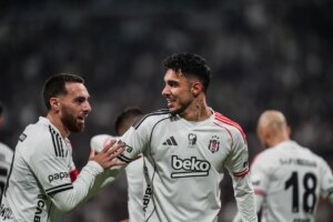 Beşiktaş'ta Emirhan Topçu'nun Sakatlığı Derbiye Engel Oluyor!