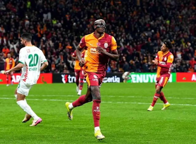 Victor Osimhen Gol Makinesi: 17 Gol ile Zirvede!