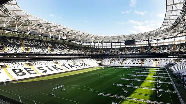 Beşiktaş Taraftarı Desibel Rekoruna Göz Dikti: Stadyum İnliyor!