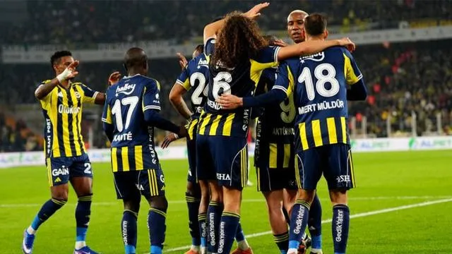 Fenerbahçe Tribünlerinde Fırtına: Mert Müldür Hedefte!