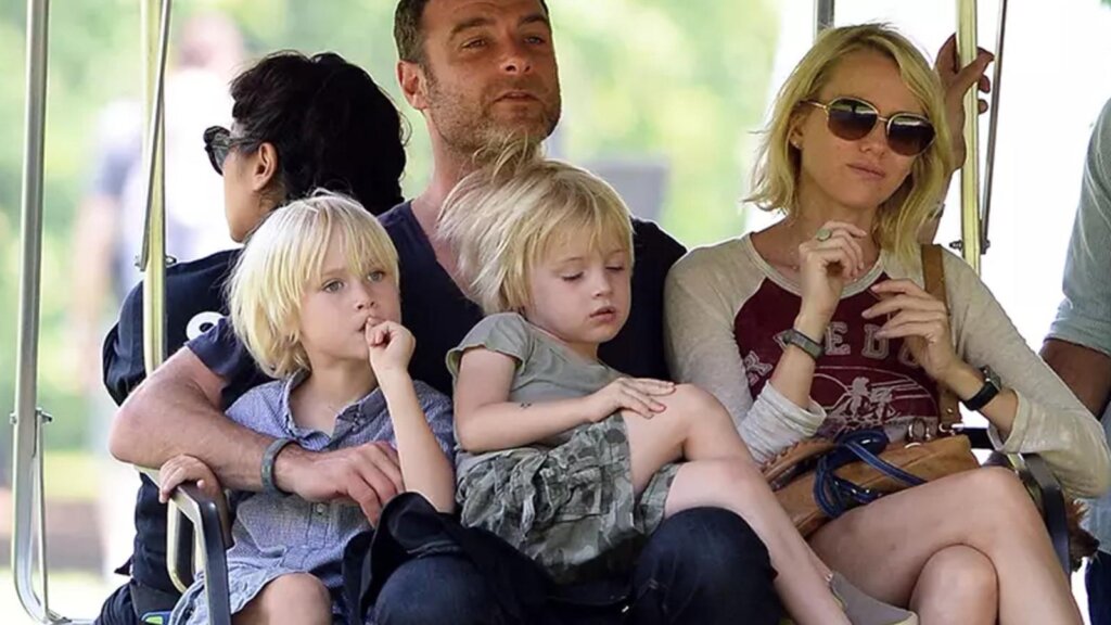 Paris Fashion Week’te Naomi Watts ve Kızı Kai Schreiber Büyüledi!