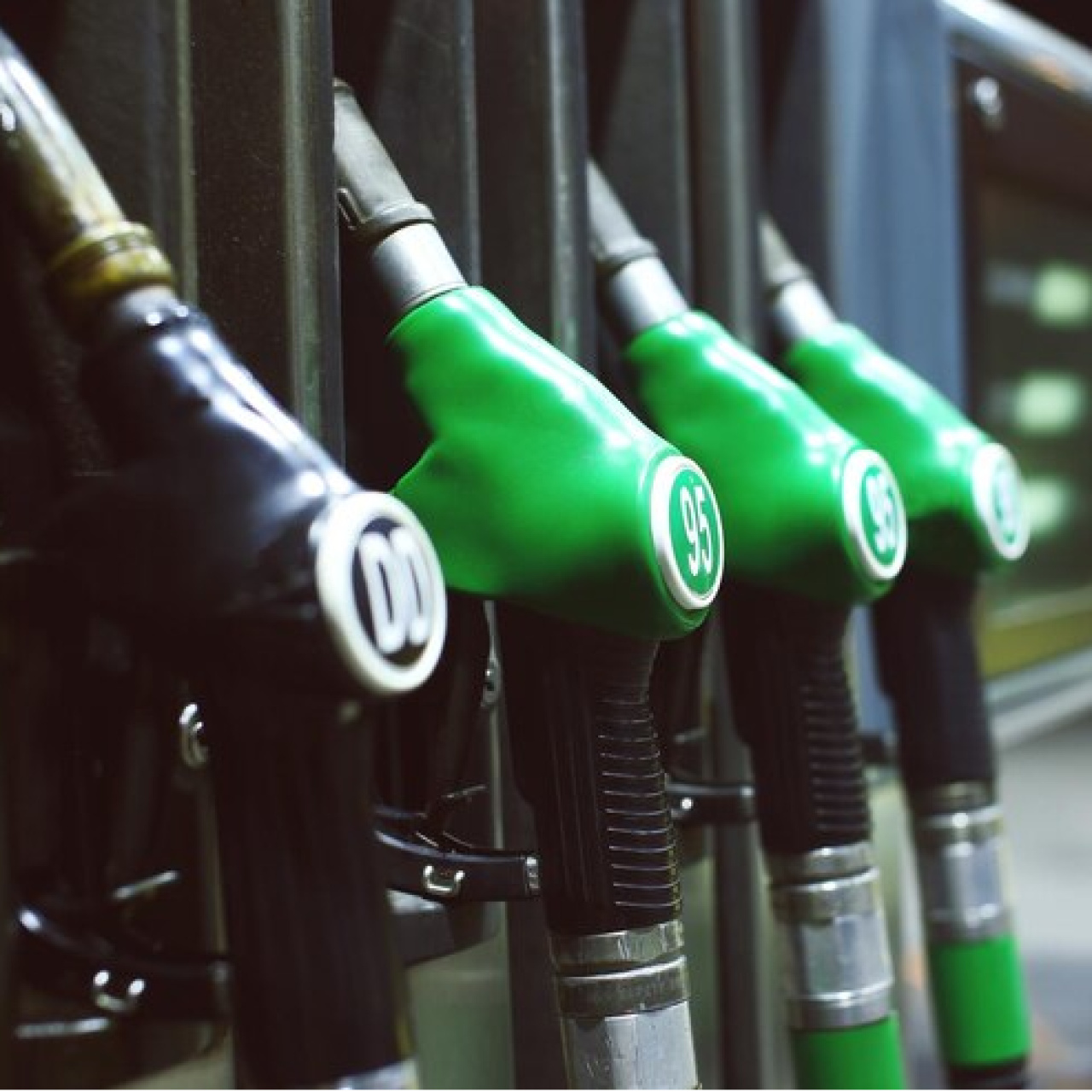 Benzin ve Motorin Fiyatlarına Büyük İndirim Geldi!