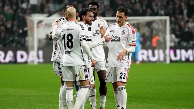 Beşiktaş Futbolcu Övgü