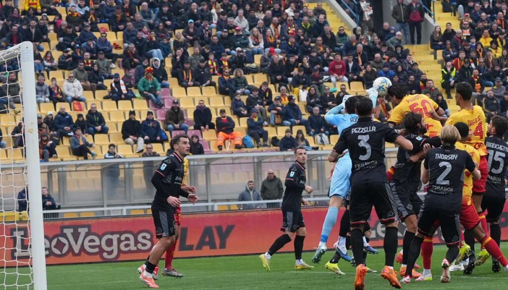 Lecce-Cremonese Maçında Var Kararları Tartışma Yarattı!