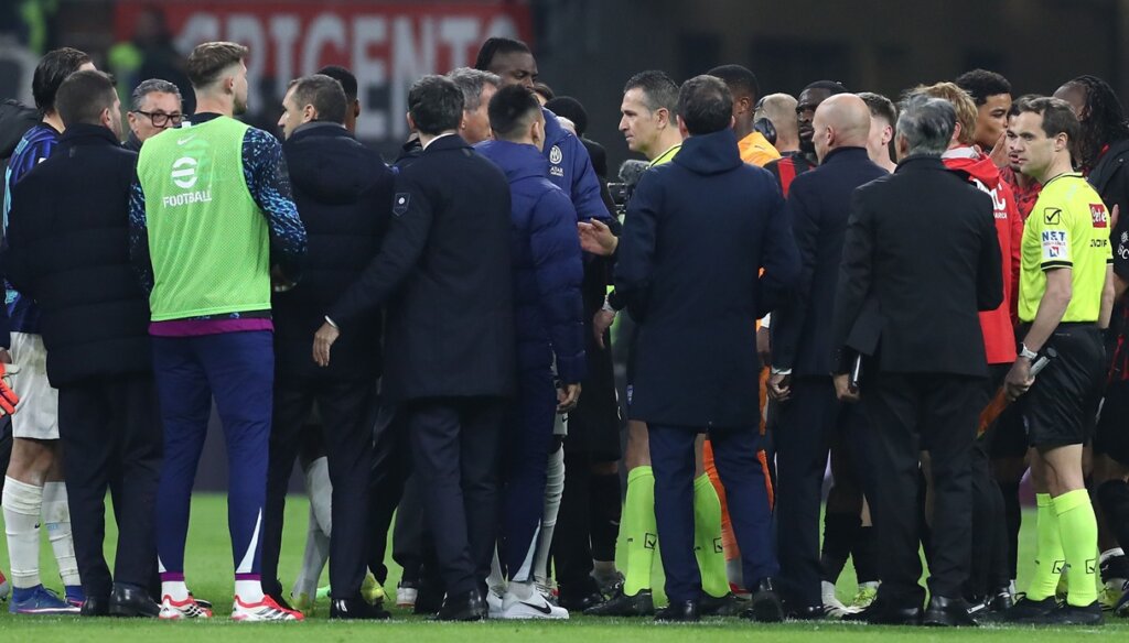 San Siro’da Hakem Krizi! Milan-Inter Maçında Tartışmalı Kararlar