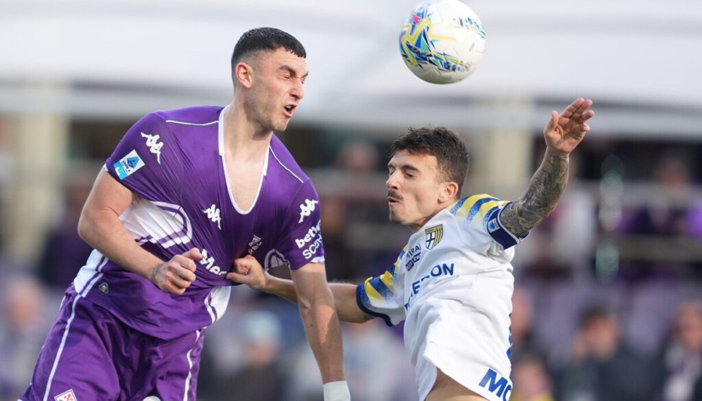 Fiorentina-Parma Maçında Vanoli’ye Tribün Tepkisi! Hakem Zufferli Sahada Tartışmalara Yol Açtı