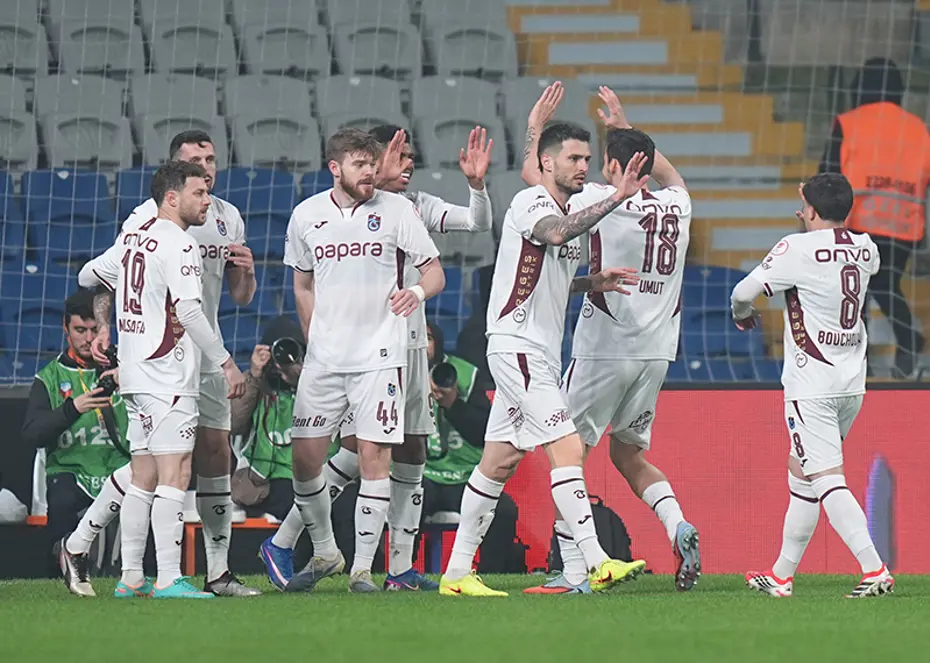 Trabzonspor’un Başakşehir Zaferi: Gol Yağmuru ve Kırmızı Kart!
