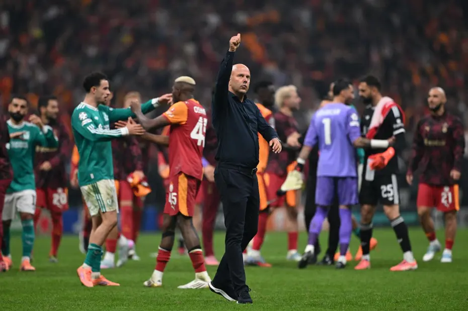 Slot’tan Osimhen’e Özel Vurgu: Galatasaray Maçı Öncesi Taktiksel Hazırlıklar