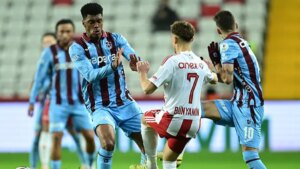 Trabzonspor, Çaykur Rizespor'u Ağırlıyor! İlk 11'ler Belli Oldu