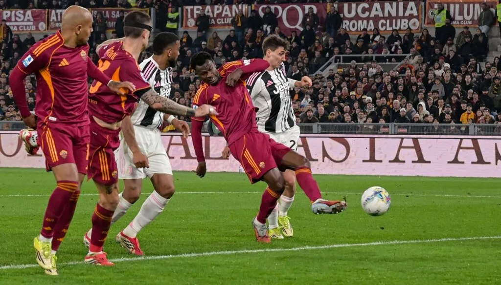 Roma ve Juventus Berabere Kaldı: Şampiyonlar Ligi Yarışı Hararetlendi!