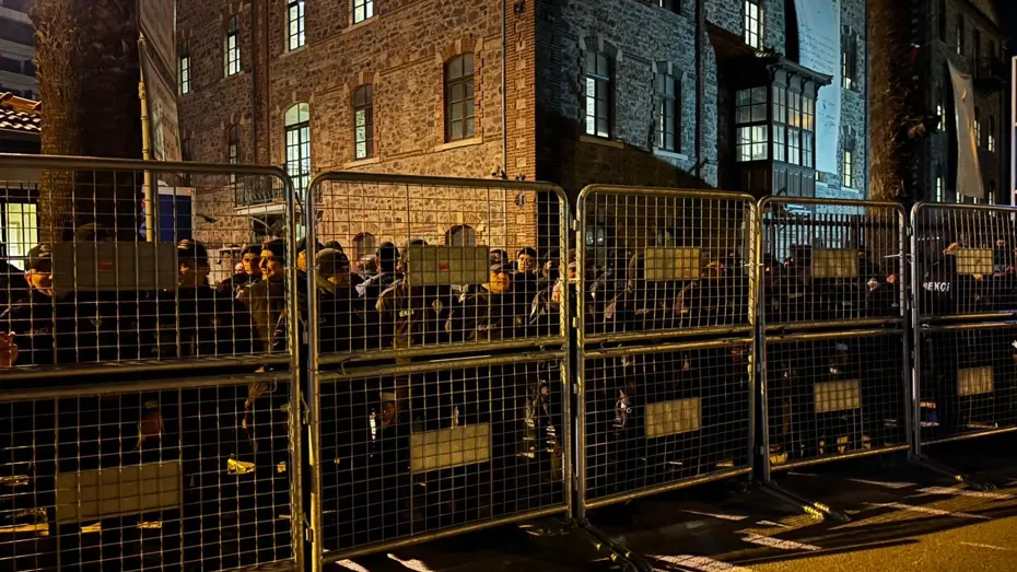 İzmir’de Meslek Fabrikası’na Şok Operasyon: Giriş Çıkış Yasaklandı!